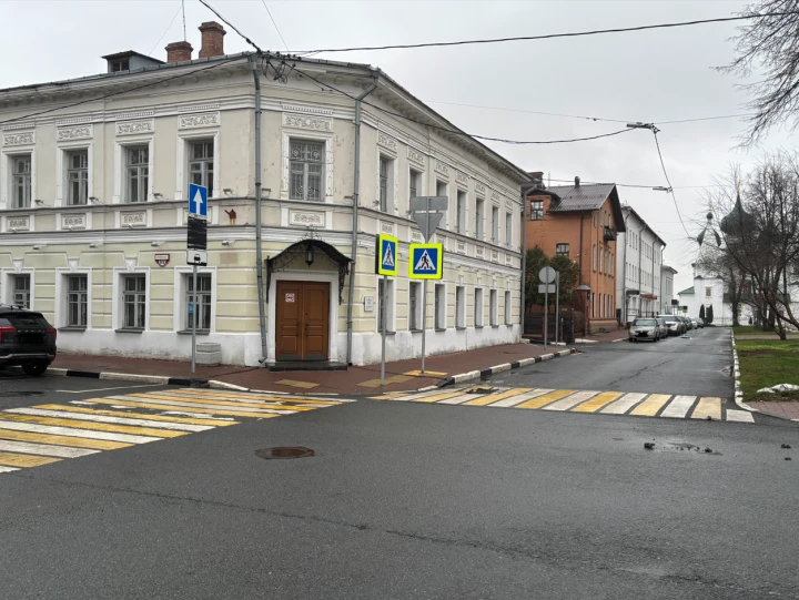 Здание (ОКН) 518,7 кв.м на земельном участке 320 кв.м в историческом центре города: Ярославская область, г. Ярославль, ул. Революционная, д. 9/4, с земельным участком