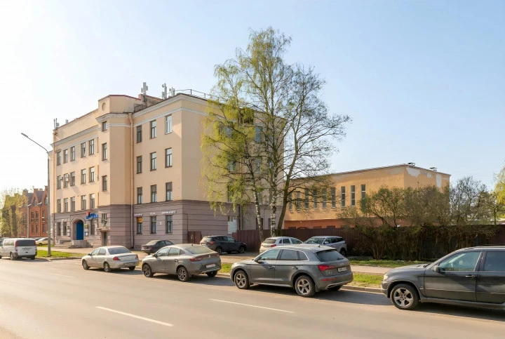 Бизнес-центр с участком в Выборгском районе