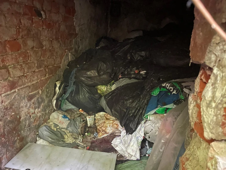 Здание с земельным участком на  Железноводской ул.