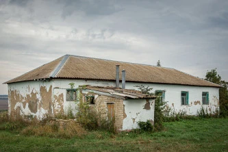 Здание с земельным участком 1247 кв.м. в с. Голиково