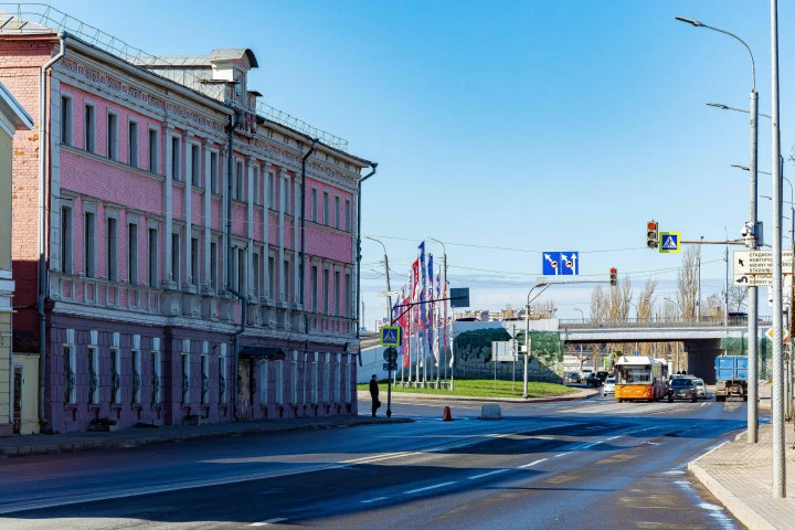 3 помещения в здании лит.Б по адресу: г. Н.Новгород, ул. Рождественская, д 49; нежилое здание (лит. А), 1060,7 кв.м. по адресу: г. Н.Новгород, ул. Рождественская, д. 49;  здание 192,1 кв.м. по адресу: Нижегородская обл., г. Городец, ул. М. Горького, д.129