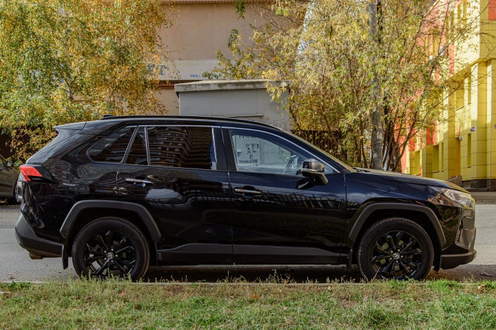 Легковой автомобиль, марка, модель ТС: Toyota, RAV4, 2022 года выпуска; идентификационный номер (VIN): XW7D13FV70S037966; модель, №двигателя: A25A, 0B44990, цвет кузова: черный.