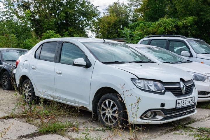 Легковой автомобиль - Renault Logan