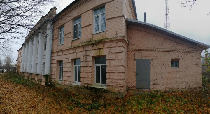 Имущественный комплекс со зданиями общей площадью 2 071 кв.м на земельном участке 176 658 кв.м, : Ярославская область, Переславский район, Глебовский сельский округ, с. Гагаринская Новоселка, ул. Садовая