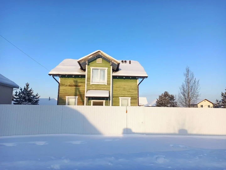 Жилой дом-120 кв.м  с  земельным участком -1015 кв.м .Адрес: Свердловская область, Белоярский городской округ, территория Дачный посёлок «Мельница», Яблоневый квартал, дом 424
