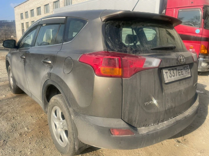 Автомобиль легковой TOYOTA RAV 4 2015 года выпуска