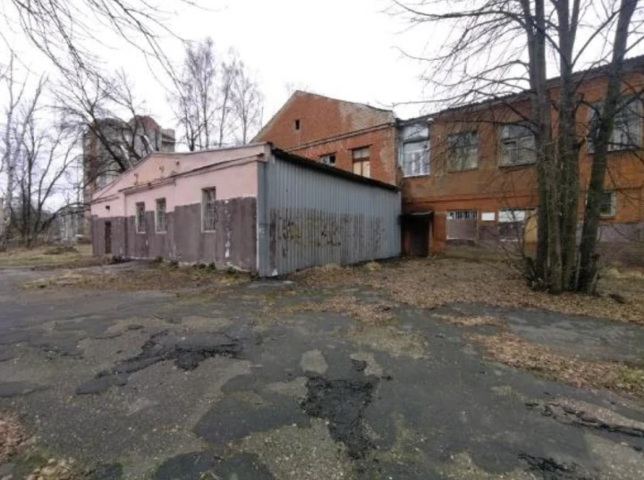 Здание бывш. больницы,  площадью 1928 кв. м, земельный участок, площадью 8721 кв. м, движимое имущество: г. Ярославль, ул. 8 Марта, д. 5