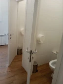 Нежилые помещения №№ 1,2,3,4 общей площадью 85,9 кв.м. и доля земельного участка в Липецкой области, с. Долгоруково, Советская улица, дом 2