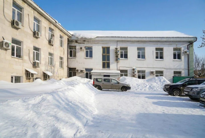 Внимание! К продаже предлагается административное здание, соседствующее с жилой и общественно-деловой застройкой центральной части города Уфы