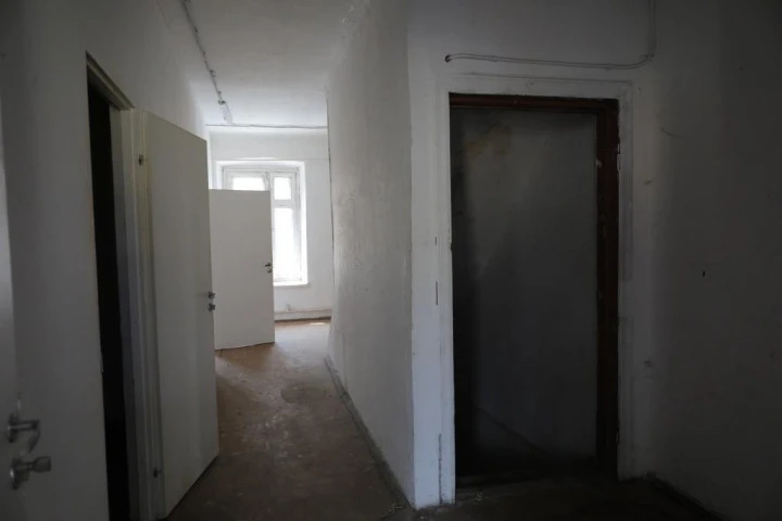 Право аренды помещения площадью 324,5 кв. м в Апраксином дворе.