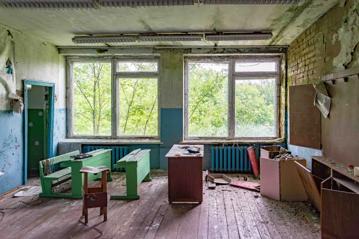 Имущественный комплекс в составе которого 3 здания общей площадью 1 669,3 кв.м. и земельный участок площадью 15 131 кв.м. в д. Ясенок Липецкой области
