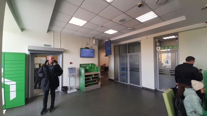 Продажа нежилых помещений площадью 186,9 кв. м, входящих в состав нежилых помещений в здании, расположенных по адресу: Приморский край, пгт. Славянка, ул. 50 лет Октября, д. 8, площадью 359,3 кв. м, с кадастровым номером 25:20:000000:3557, этаж: первый