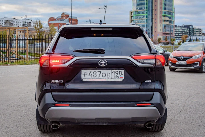 Легковой автомобиль, марка, модель ТС: Toyota, RAV4, 2022 года выпуска; идентификационный номер (VIN): XW7D13FV70S037966; модель, №двигателя: A25A, 0B44990, цвет кузова: черный.