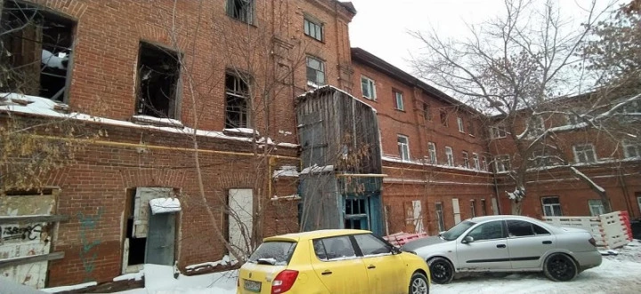 Нежилые помещения первого, второго и третьего этажей отдельно стоящего трехэтажного нежилого здания, общей площадью 998,6 кв. м, расположенное по адресу: Республика Башкортостан, г. Уфа, Кировский район, ул. Октябрьской Революции, дом 10/1