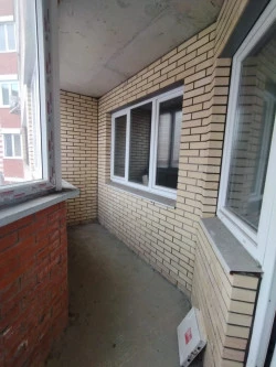 Двухкомнатная квартира площадью 65,9 кв.м, расположенная на втором этаже 10-ти этажного жилого дома в пос. Красково Люберецкого района МО.