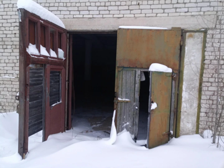 Здание склада КЭС с земельным участком, назначение: нежилое, площадью 509,0 кв. м, этажность 1, в т. ч. подземных 0, кадастровый номер 11:12:0201001:2342, местоположение: Республика Коми, г. Печора, п. Березовка