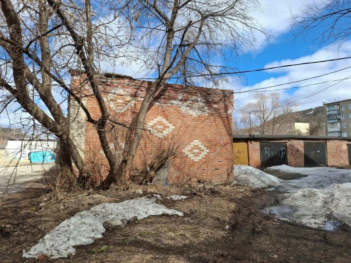 Нежилое здание (гараж) с ЗУ. Адрес: Челябинская область, Ашинский район, г. Аша, ул. 22 Партсъезда, гараж № 6. Возможен вариант предоставления права аренды на данный обьект.