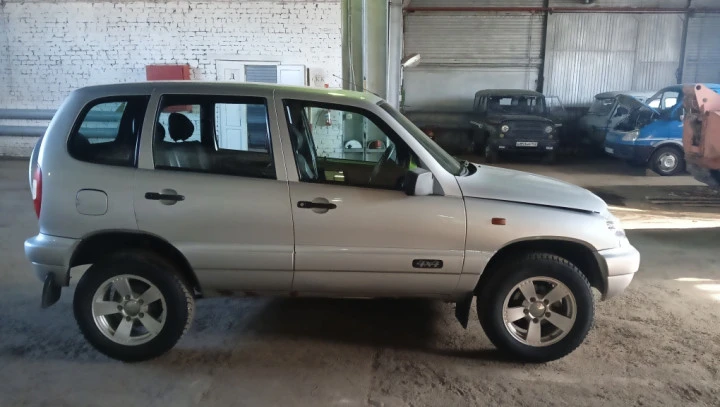 Легковой Chevrolet Niva 212300