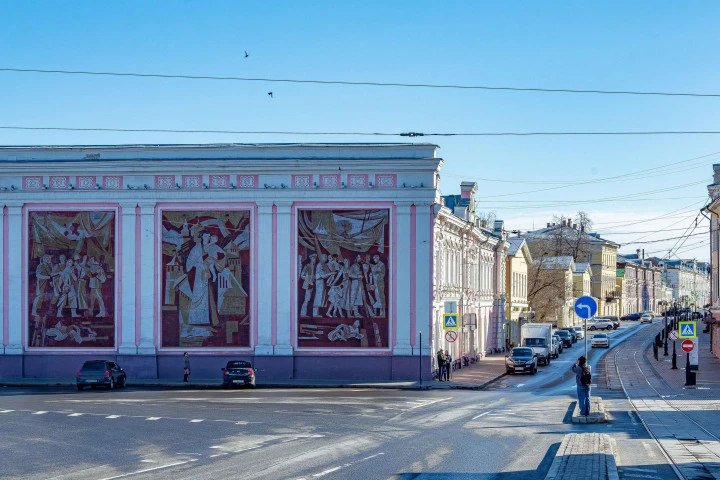 3 помещения в здании лит.Б по адресу: г. Н.Новгород, ул. Рождественская, д 49; нежилое здание (лит. А), 1060,7 кв.м. по адресу: г. Н.Новгород, ул. Рождественская, д. 49;  здание 192,1 кв.м. по адресу: Нижегородская обл., г. Городец, ул. М. Горького, д.129