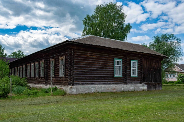 Нежилое здание 252,6 кв.м. и земельный участок 884 кв.м. Нижегородская область, муниципальный округ Вознесенский, село Суморьево, улица Школьная, земельный участок 20Д.