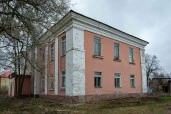 Земельный участок площадью 2 495 кв.м., категория земель: земли населенных пунктов, кад.№: 48:04:1030125:13 с объектами недвижимости по адресу: Липецкая обл., Добринский р-н, с. Талицкий Чамлык, ул. Советская, д.37