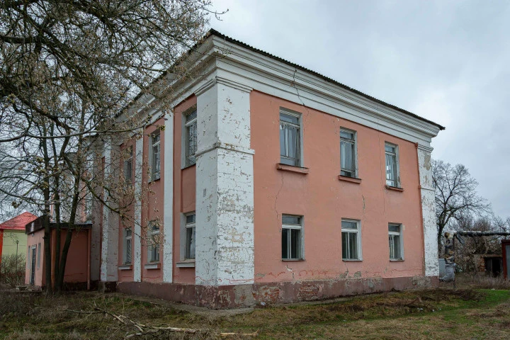 Земельный участок площадью 2 495 кв.м., категория земель: земли населенных пунктов, кад.№: 48:04:1030125:13 с объектами недвижимости по адресу: Липецкая обл., Добринский р-н, с. Талицкий Чамлык, ул. Советская, д.37