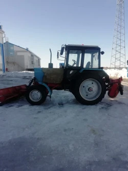 Машина уборочная универсальная КО-812-2М