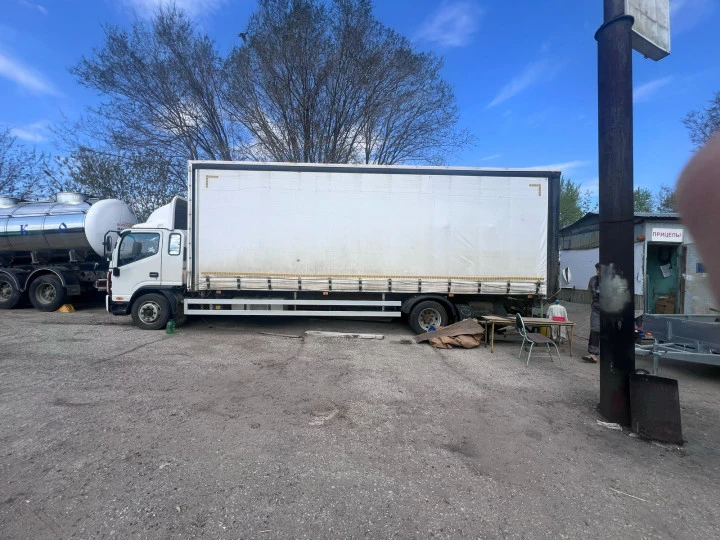 Бортовой грузовик JAC - 47054C, 2022, Идентификационный номер: XZV47054CN0000223, принадлежащий Продавцу на праве собственности, что подтверждается Договором купли-продажи № 1518-РБ/09(Т) от 14.09.2022.