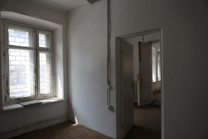 Право аренды помещения площадью 324,5 кв. м в Апраксином дворе.