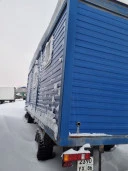 Мобильное здание на прицепе тракторном Мод.89963-08, 2022, Идентификационный номер: 06515, принадлежащий Продавцу на праве собственности, что подтверждается Договором купли-продажи № ОВ/Ф-30605-21-01-С-01 от 19.09.2022 г.