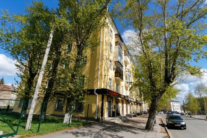 Нежилые помещения 377,9 кв.м в цоколе жилого дома, Уфа, ул. Кольцевая, 61.