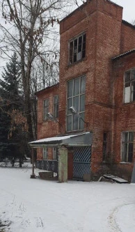 Здание 2316,1 кв.м и земельный участок 3536 кв.м, расположенные по адресу: Российская Федерация, Московская область, м.о. Истра, г. Дедовск, ул. Больничная, д. 5, к. 1