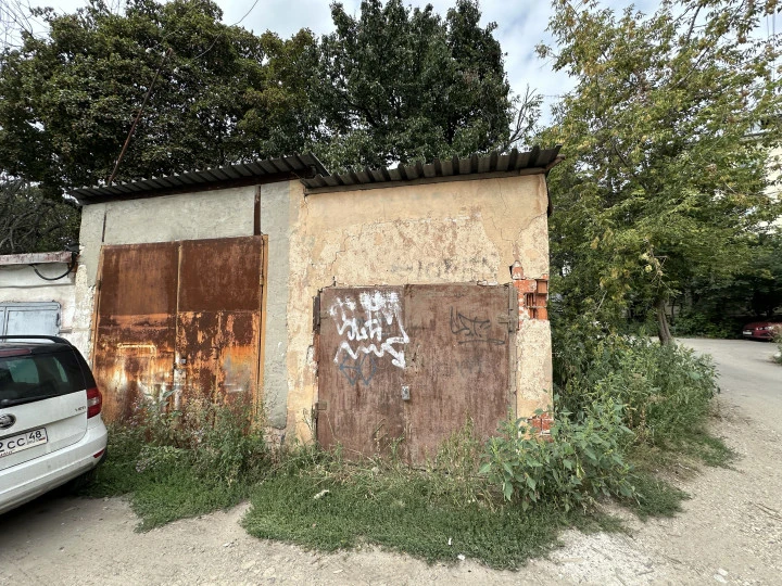 Здание (гараж), площадь 15,2 кв. м., кадастровый номер: 48:20:0000000:25404, местоположение: Липецкая область, г Липецк, гараж во дворе д. 55 по ул. Интернациональной