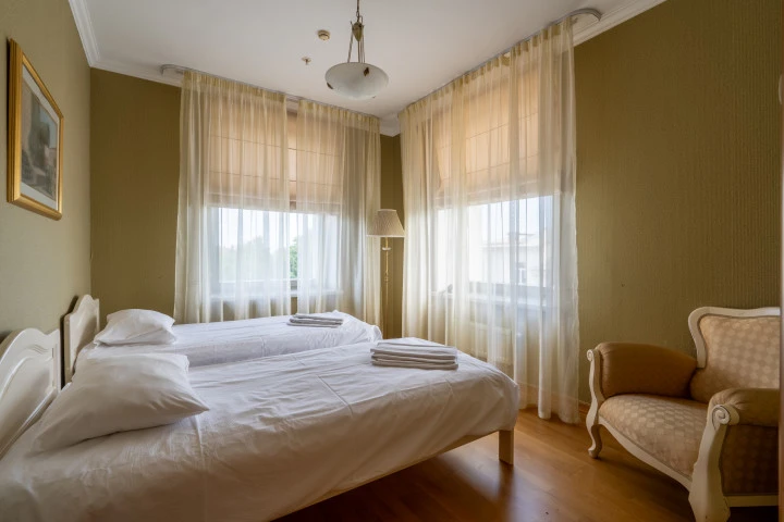 Гостиница 4* в  г. Ярославле, на Московском пр-те, д. 10/15, с земельным участком
