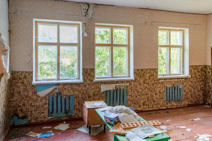 Имущественный комплекс из семи зданий и одного помещения на земельном участке 10 029 кв.м., расположенный по адресу: Российская Федерация, Орловская область, м.р-н Колпнянский, с.п. Ушаковское, д. Маркино, д. 55