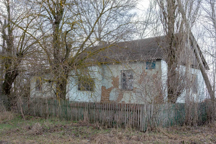 Нежилое здание, площадь 56,6 кв.м. и земельный участок, 197 кв.м. с Задонье Липецкой области.