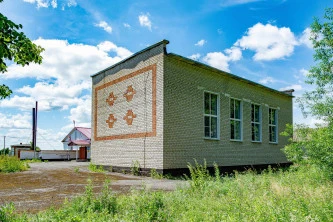 Имущественный комплекс: земельный участок 11 289 кв.м. с расположенными на нем зданиями (7 объектов), по адресу: Липецкая область, м.о. Измалковский, с. Слобода, ул. Маяковского, д.24