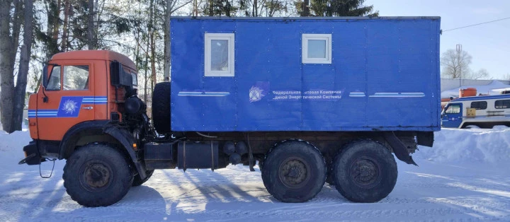 Опоровозный автопоезд-Тягач