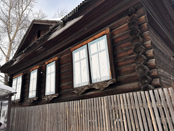 Продается нежилое здание, 144 кв. м и Земельный участок , 1 129 кв. м, г. Енисейск, ул. Рабоче-Крестьянская, дом 94