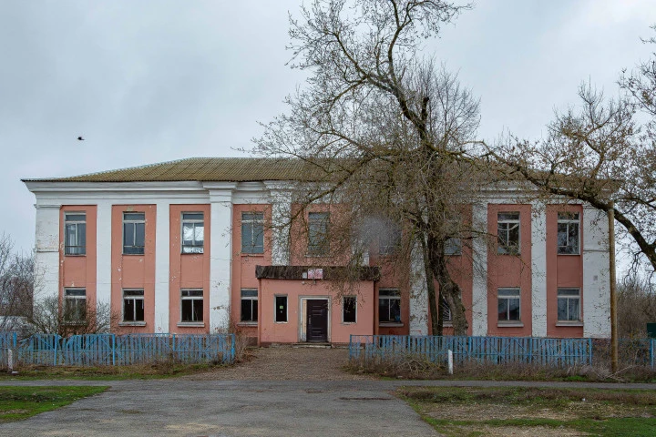 Земельный участок площадью 2 495 кв.м., категория земель: земли населенных пунктов, кад.№: 48:04:1030125:13 с объектами недвижимости по адресу: Липецкая обл., Добринский р-н, с. Талицкий Чамлык, ул. Советская, д.37