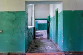 Имущественный комплекс в Орловской области, Дмитровский р-н, с/п Горбуновское, с. Балдыж (з/у 9 220 кв.м., нежилое здание 1 062,7 кв.м., котельная, подвал и туалет)