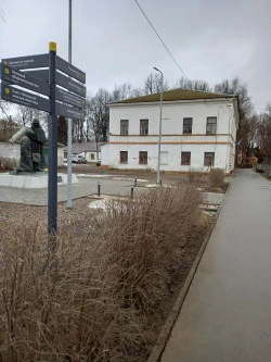 Здание, 2-этажное, 556,2 кв.м с земельным участком 542 кв.м по адресу: г. Ярославская обл., г. Переславль-Залесский, ул. Советская, д.14