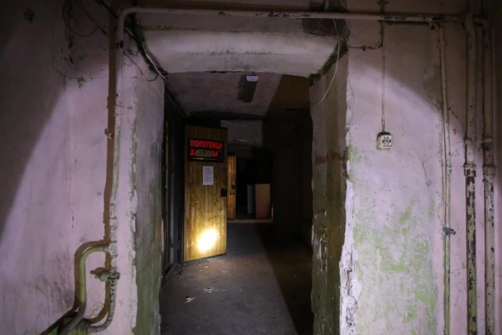 Право аренды помещения площадью 1 457,2 кв. м в Апраксином дворе.
