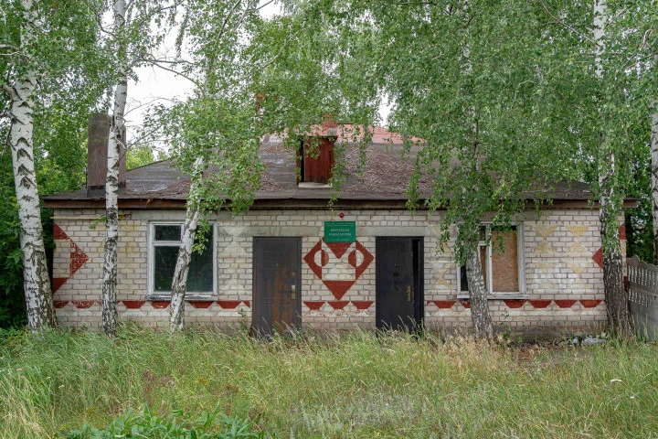 Здание амбулатории 180 м и земли 8.8 соток в с. Конь-Колодезь