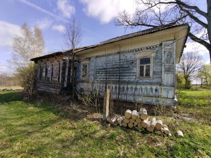 Здание 114,7 кв.м с земельным участком 526 кв.м:  Ярославская область, м.р. Угличский, с/п Ильинское, деревня Щипнево, д.2