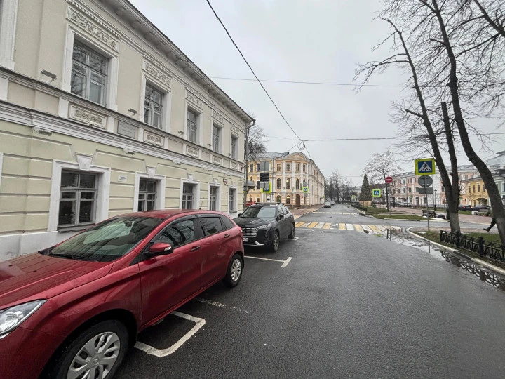 Здание (ОКН) 518,7 кв.м на земельном участке 320 кв.м в историческом центре города: Ярославская область, г. Ярославль, ул. Революционная, д. 9/4, с земельным участком