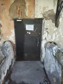 Здание 3-х этажное, общ.пл. 2845,9 кв.м, земельный участок, общ.пл. 2074 кв.м: Ярославская область, г. Ростов, ул. Покровская (бывш. Ленинская), д. 40