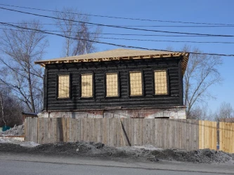 Нежилое здание, общей площадью 208,3 кв. м, расположенное по адресу: Красноярский край, Ачинск, Ленина ул, дом 4
