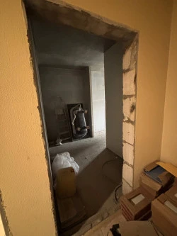 Жилое помещение (квартира), пл. 69,2 кв. м, этаж 4, кад.№ 50:49:0010103:2344, адрес: МО, г. Звенигород, кв-л Маяковского, д. 19а, кв. 11. В соответствии с выпиской из домовой книги от 13.04.2026, зарегистрированные лица отсутствуют.