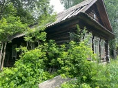 Нежилое здание площадью 37,9 кв. м и земельный участок площадью 281 кв. м, расположенные по адресу: Кировская область, р-н. Малмыжский, д. Захватаево, ул. Советская, д. 47.